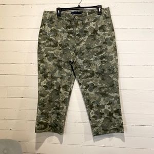 Camo Capri